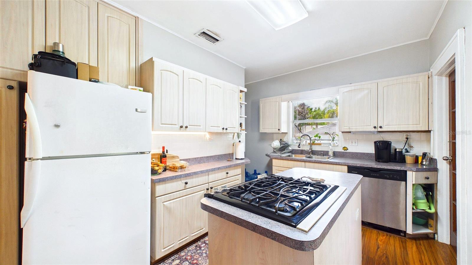 6408 Highland, Tampa, FL 33604