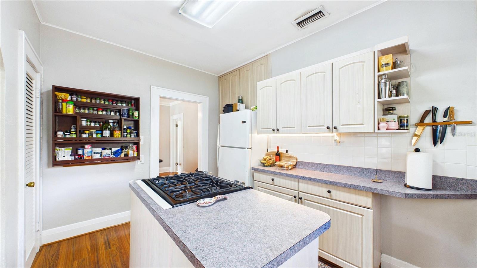 6408 Highland, Tampa, FL 33604