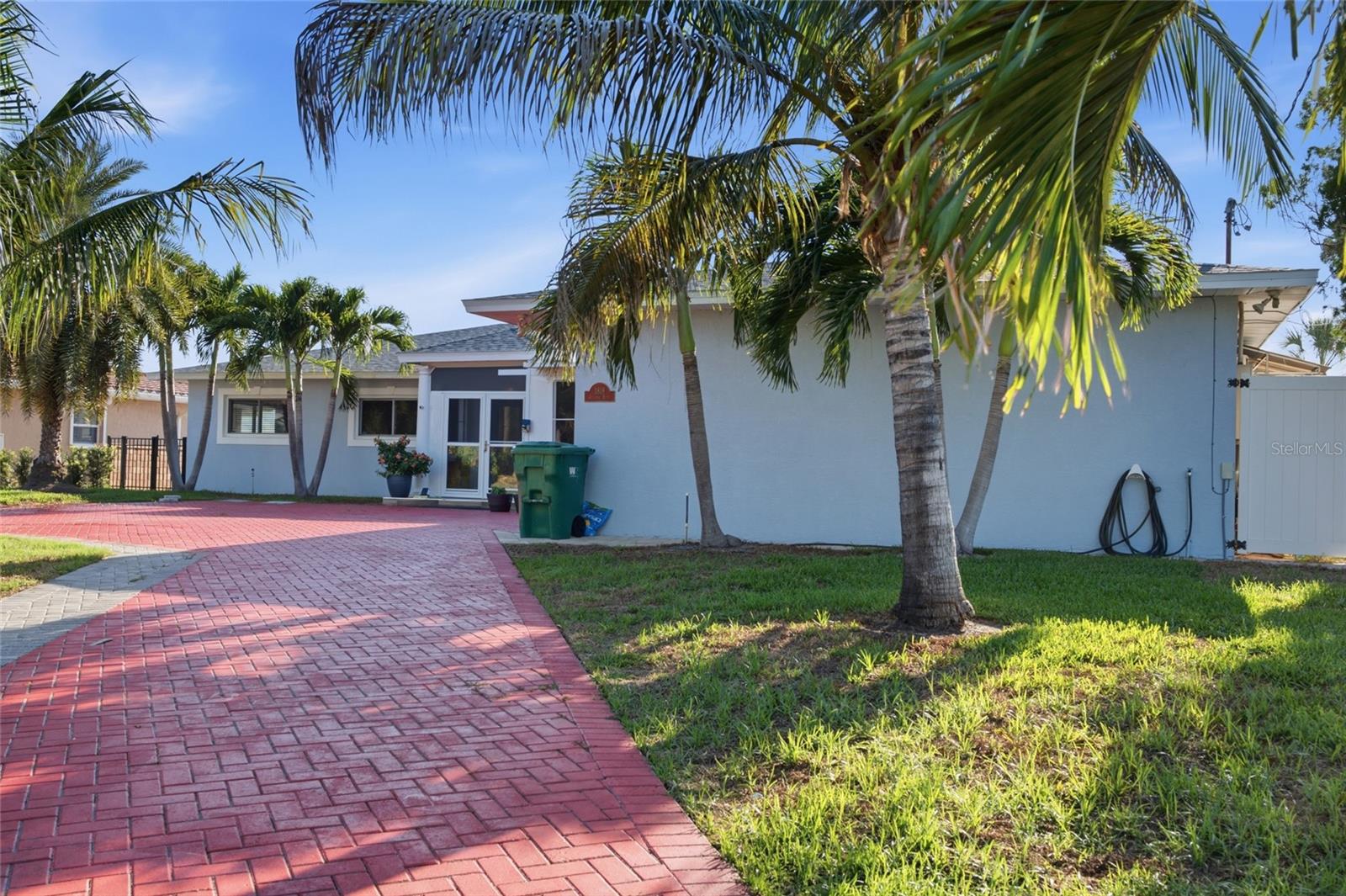 1818 Dolphin, St Petersburg, FL 33707