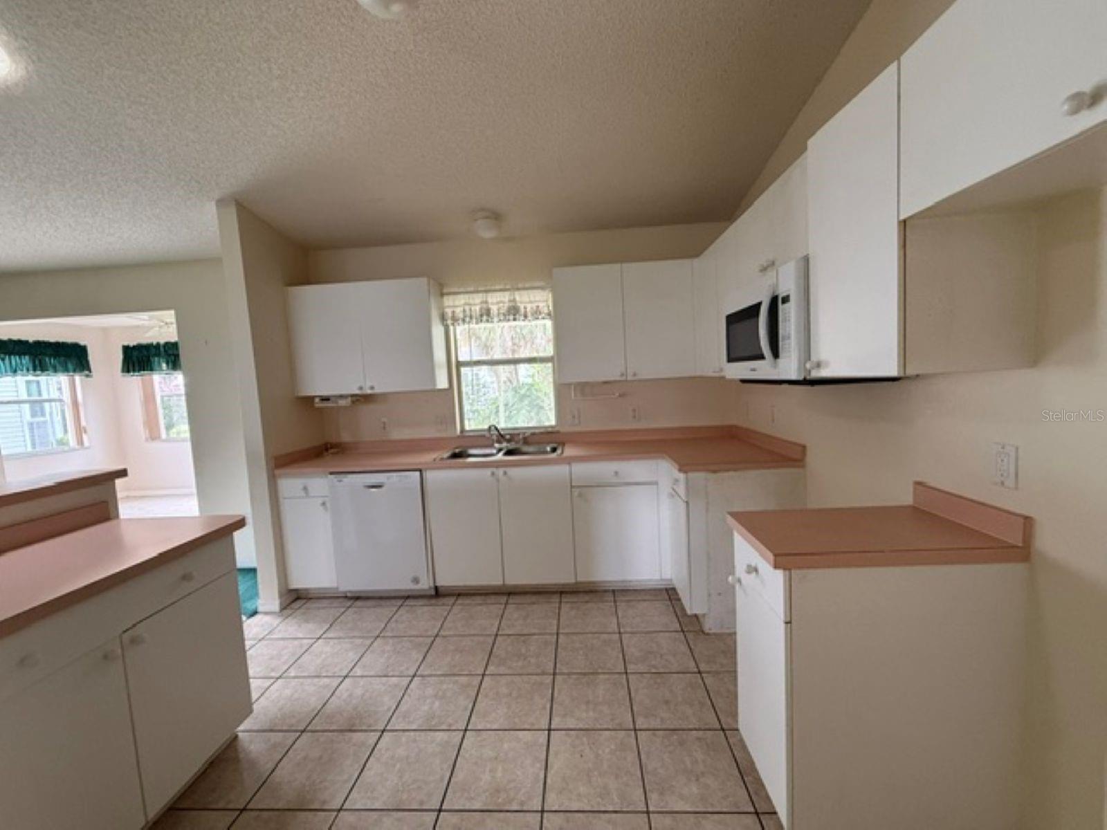 208 Aragon, Lady Lake, FL 32159