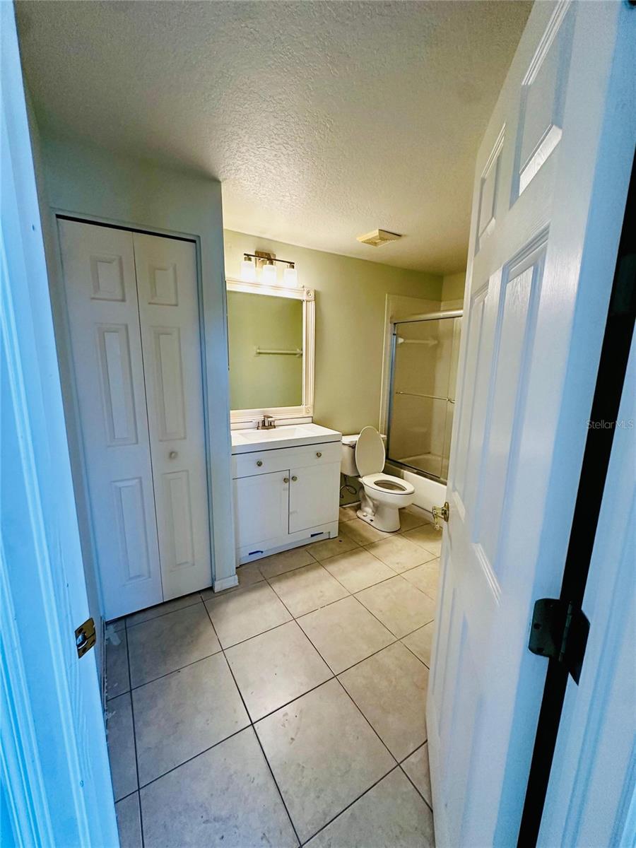 801 Silverthorn, Sun City Center, FL 33573