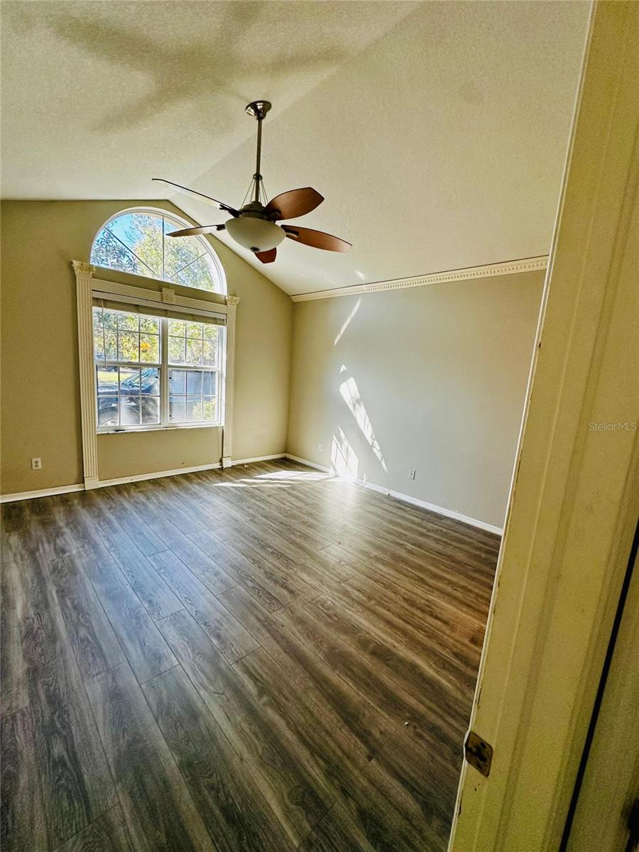 801 Silverthorn, Sun City Center, FL 33573