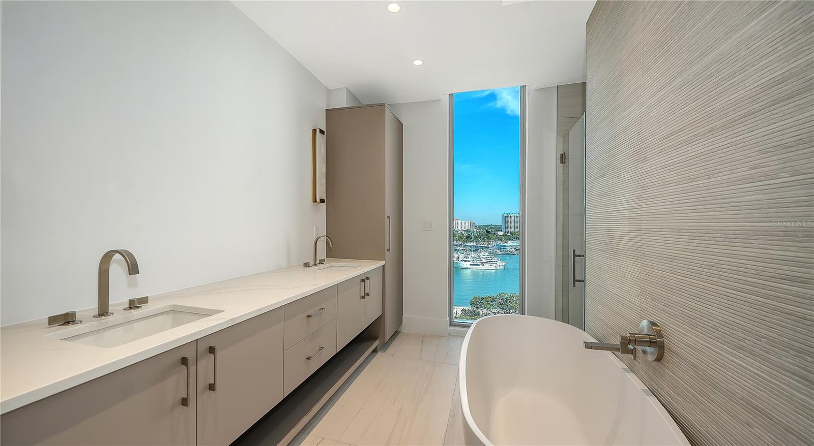 253 Golden Gate Unit 902, Sarasota, FL 34236