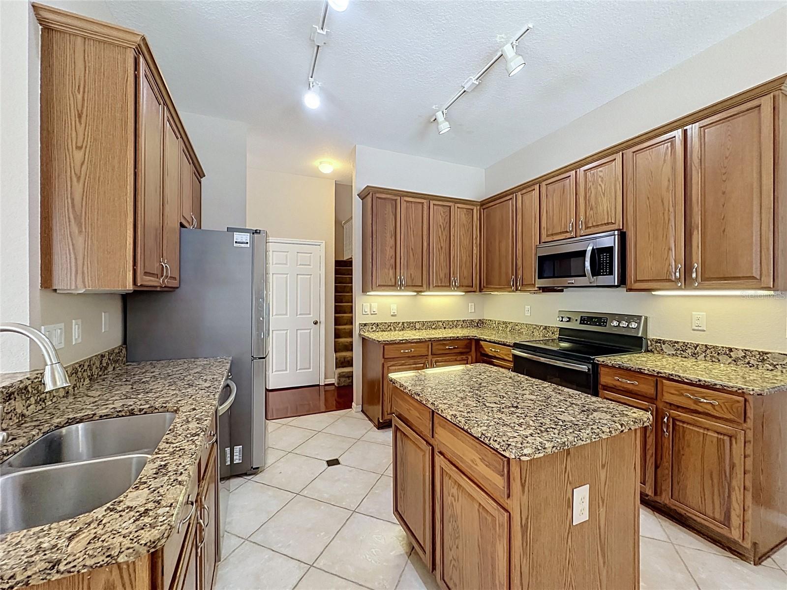 468 Pinewood Dr, Davenport, FL 33896