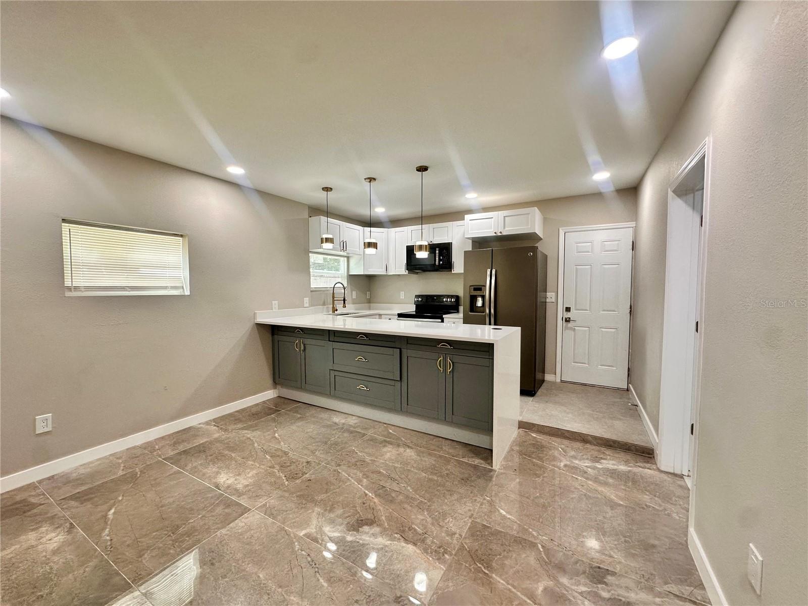 8906 Albany, Tampa, FL 33604