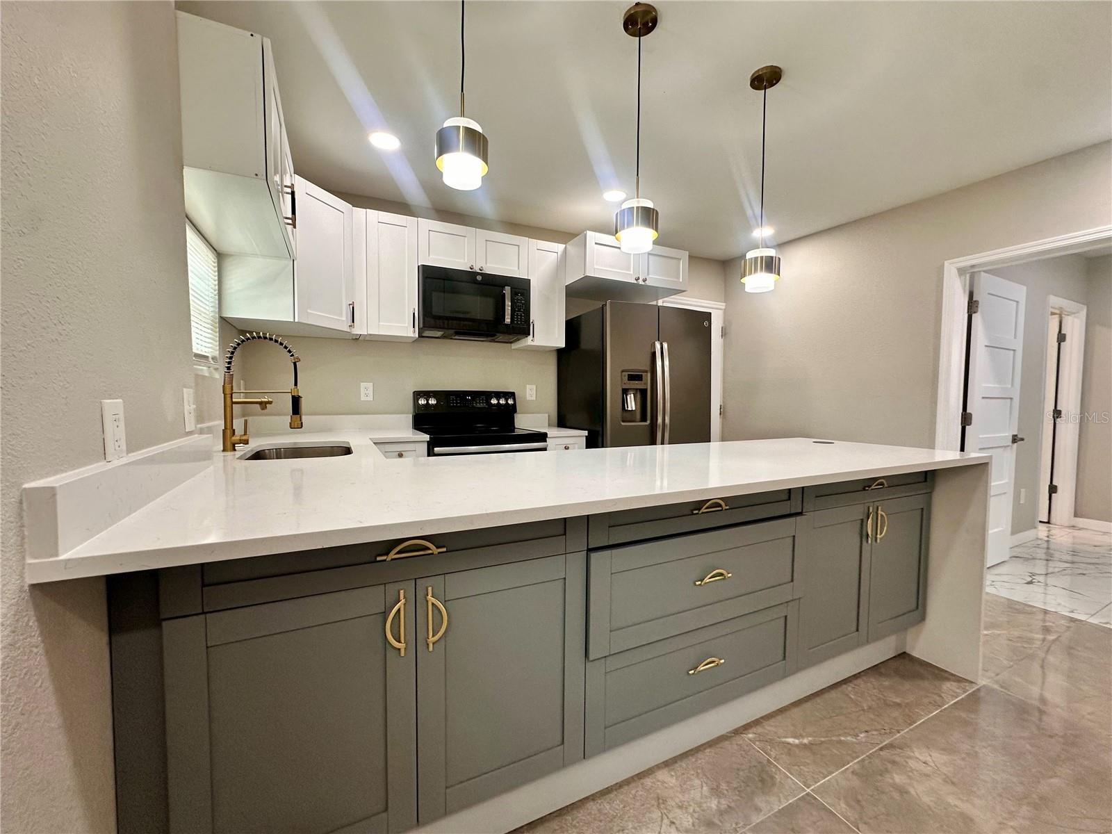 8906 Albany, Tampa, FL 33604