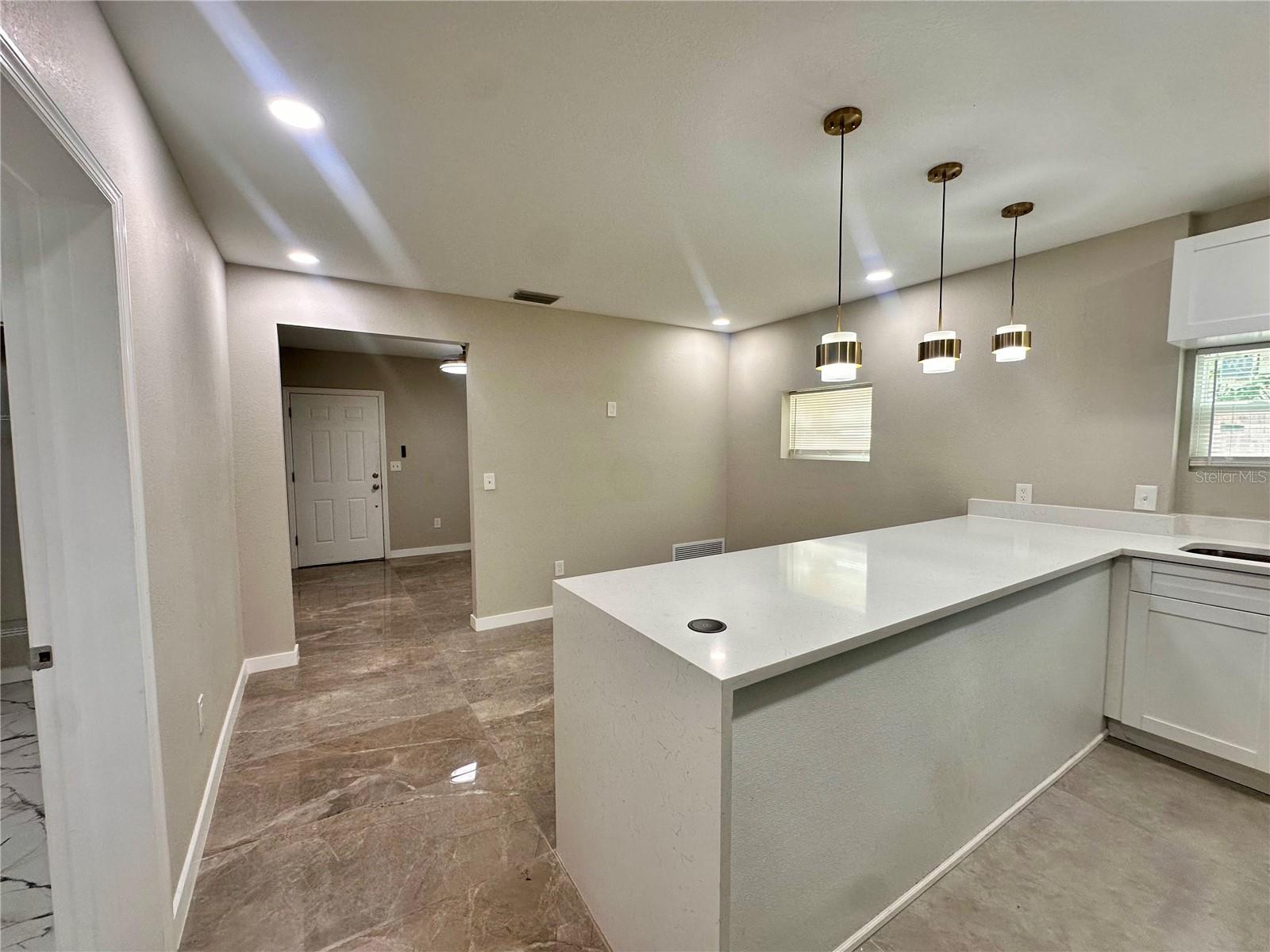 8906 Albany, Tampa, FL 33604