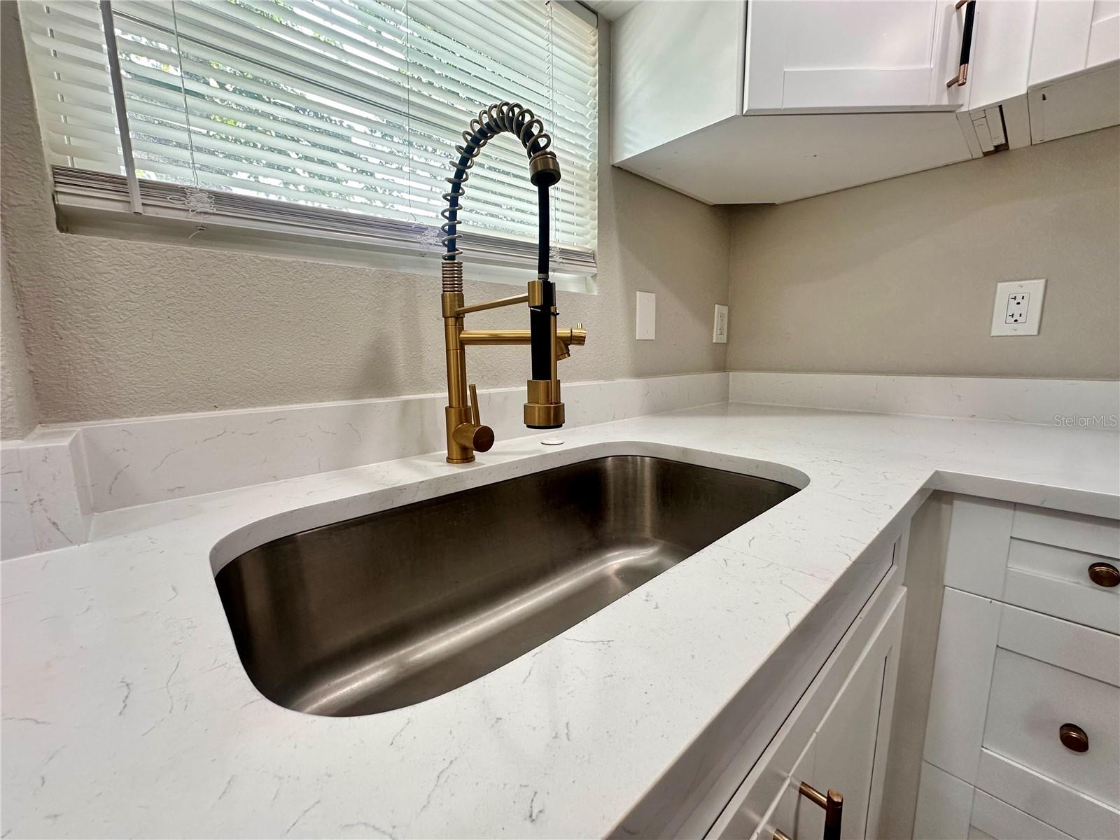 8906 Albany, Tampa, FL 33604
