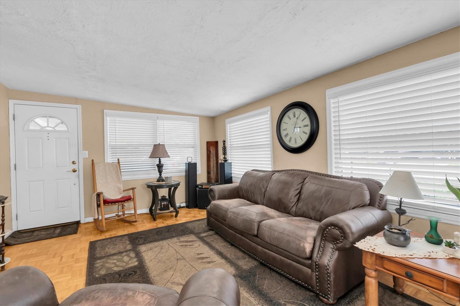 3227 48th, St Petersburg, FL 33714