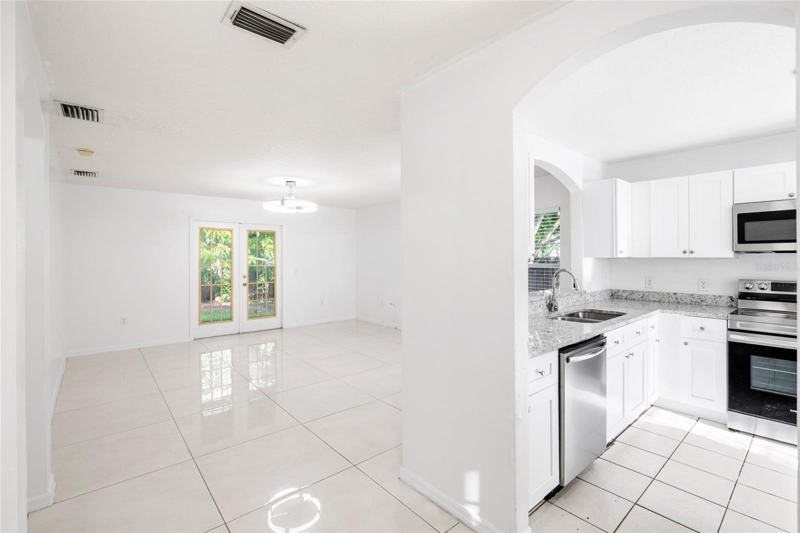 10001 Florence, Tampa, FL 33612