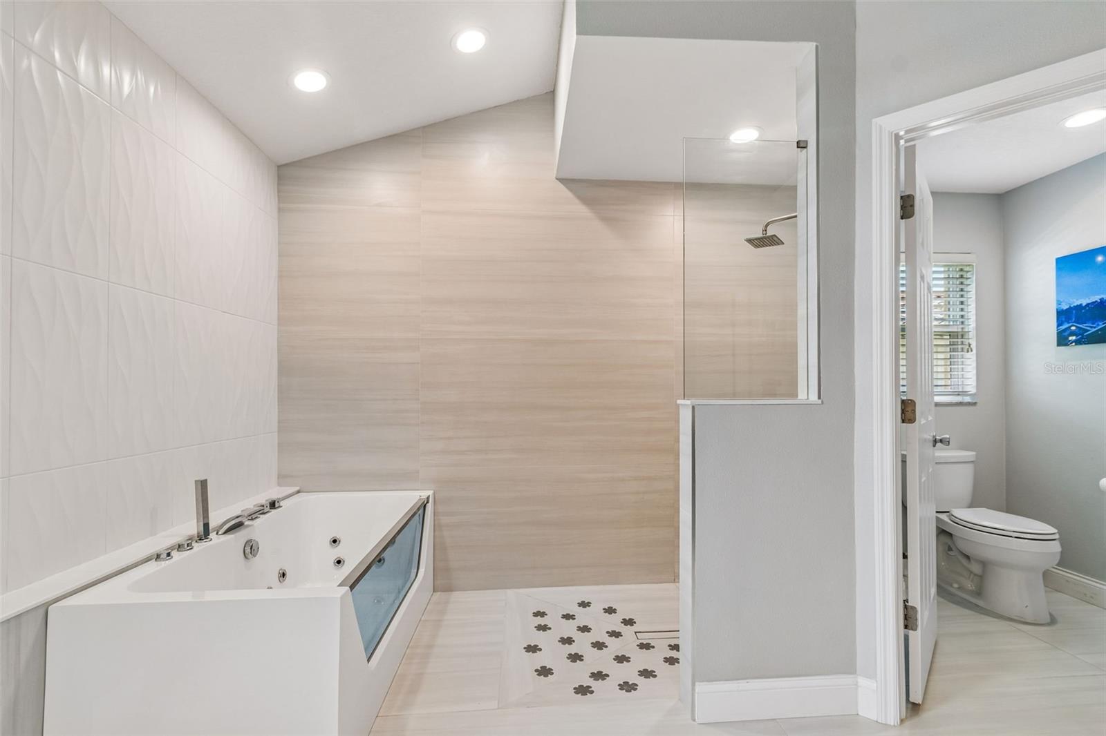 2937 Hillcreek, Clearwater, FL 33759