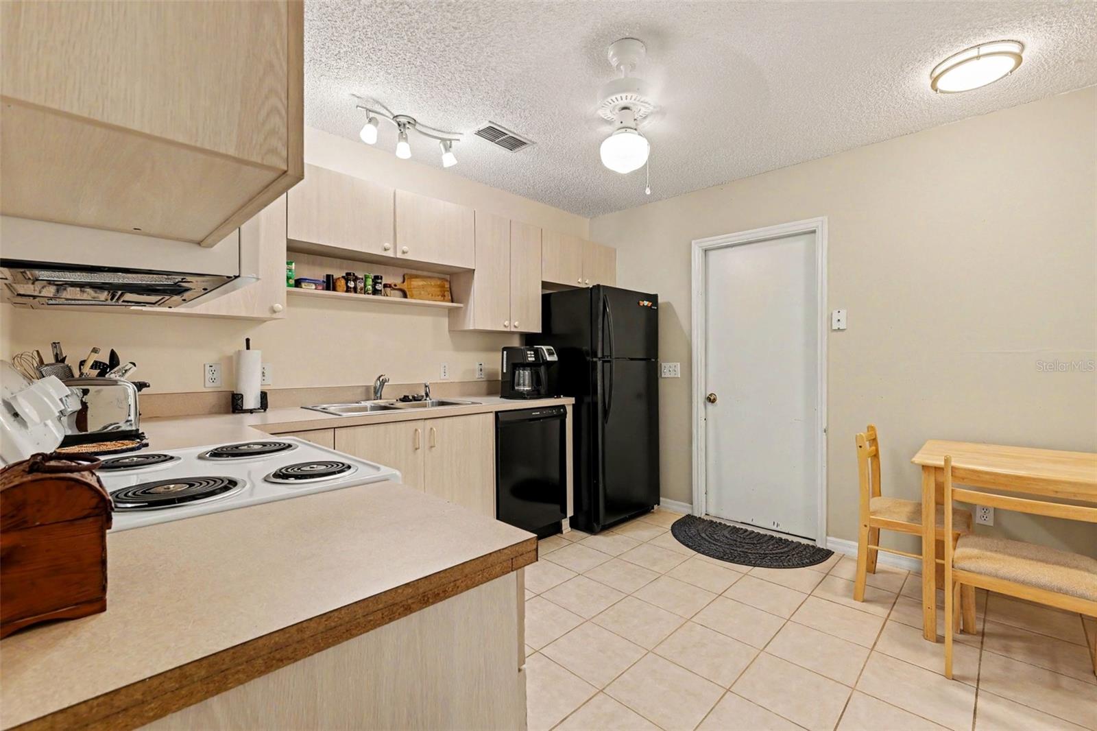 1501 Las Pacos, The Villages, FL 32162