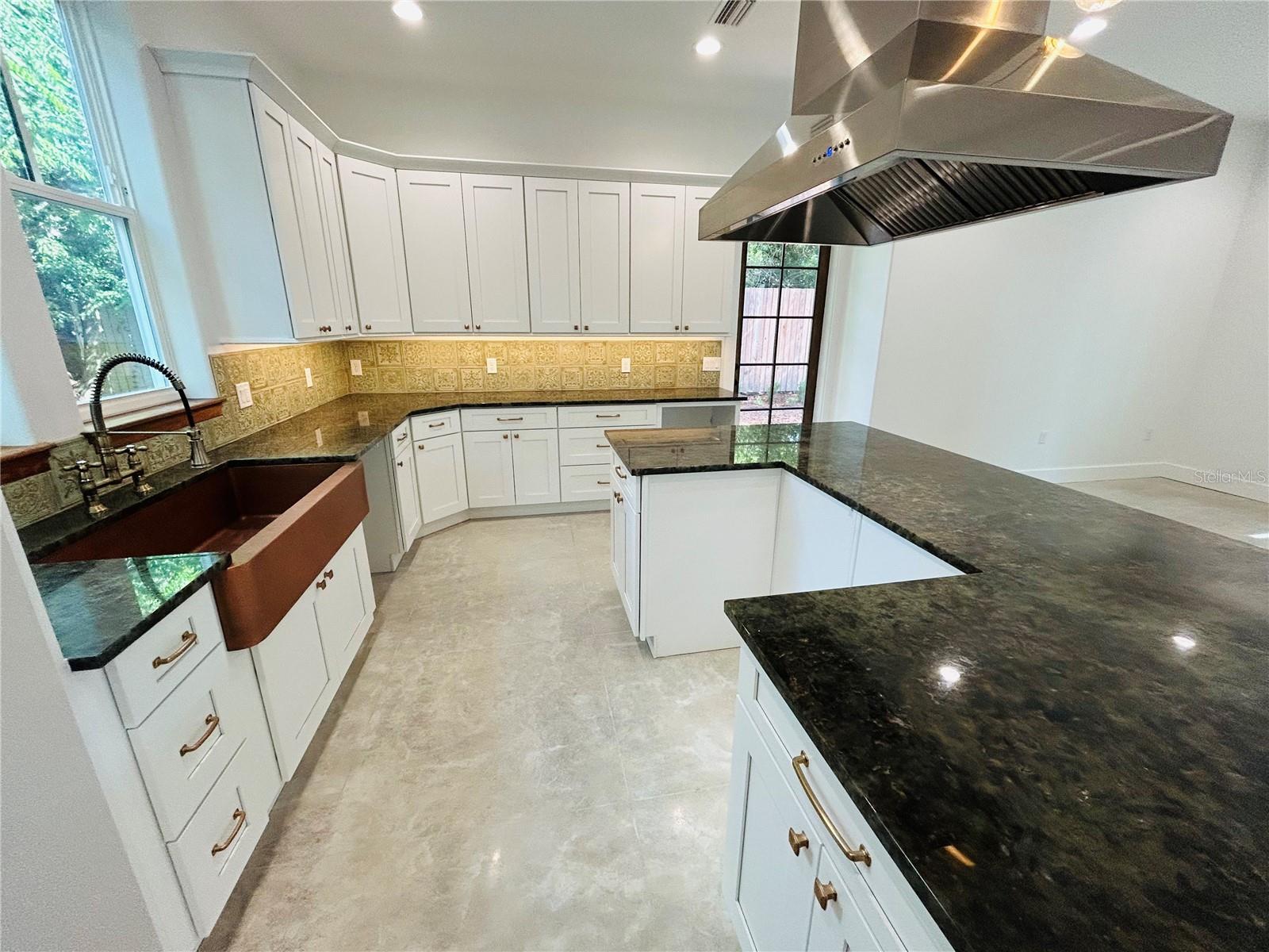 296 12th, Gainesville, FL 32601