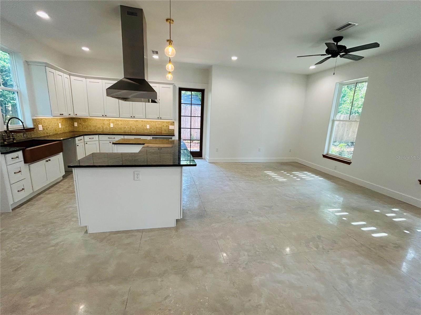 296 12th, Gainesville, FL 32601