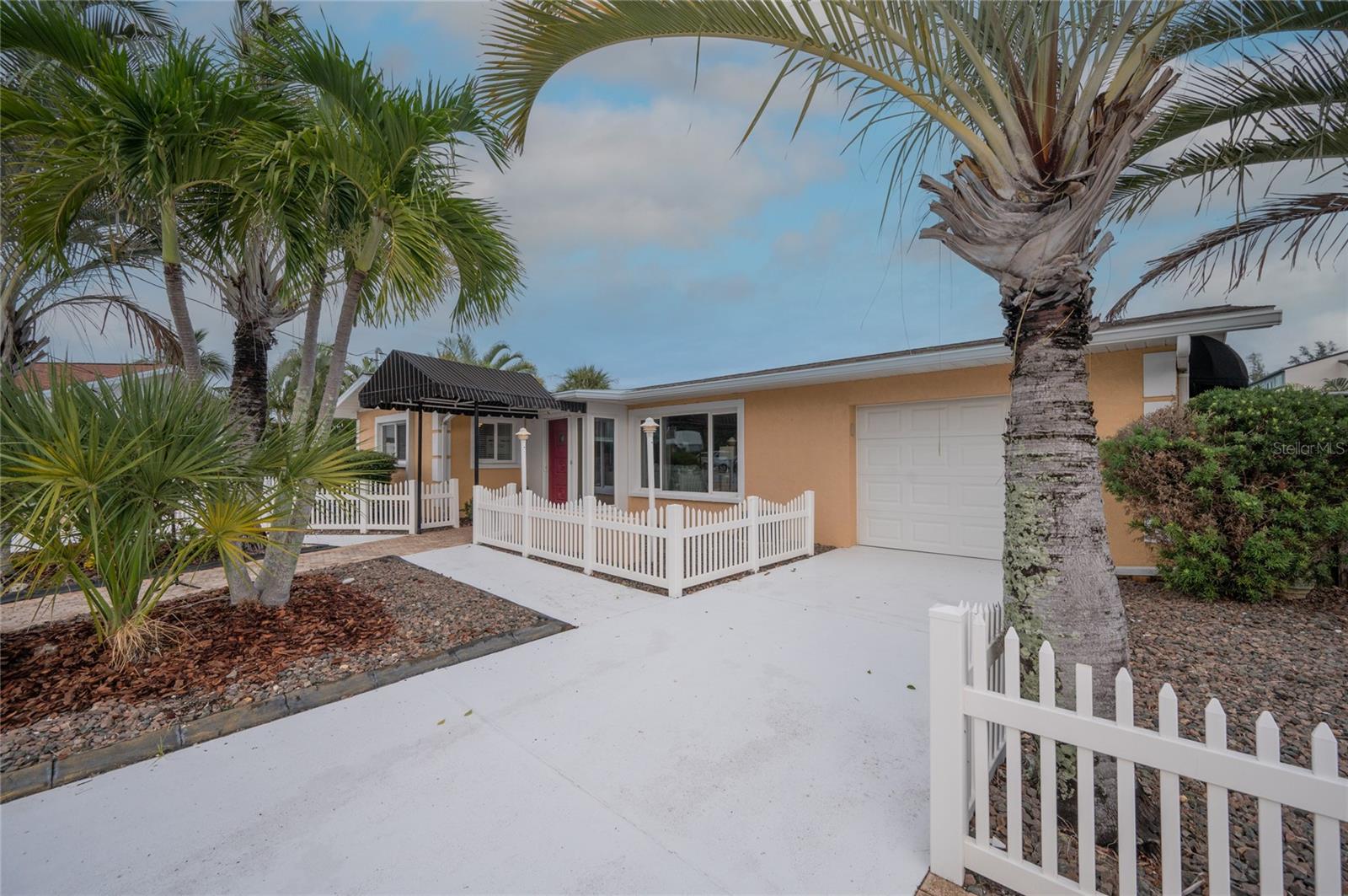4223 Royal Palm, Bradenton, FL 34210