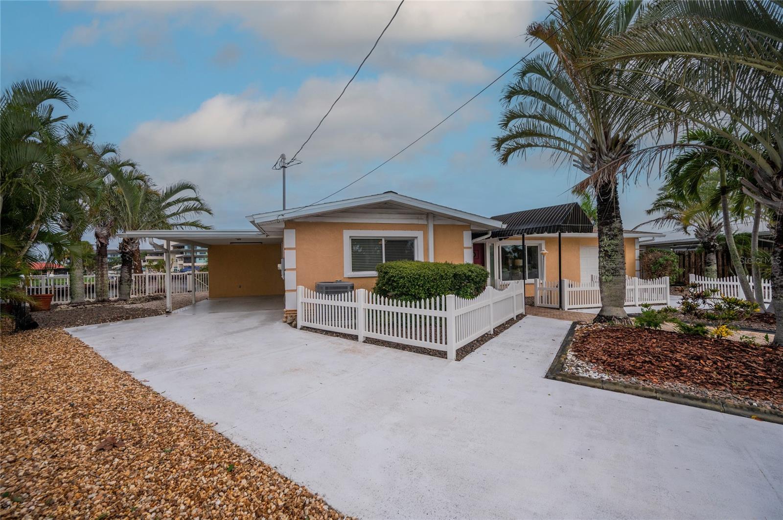 4223 Royal Palm, Bradenton, FL 34210