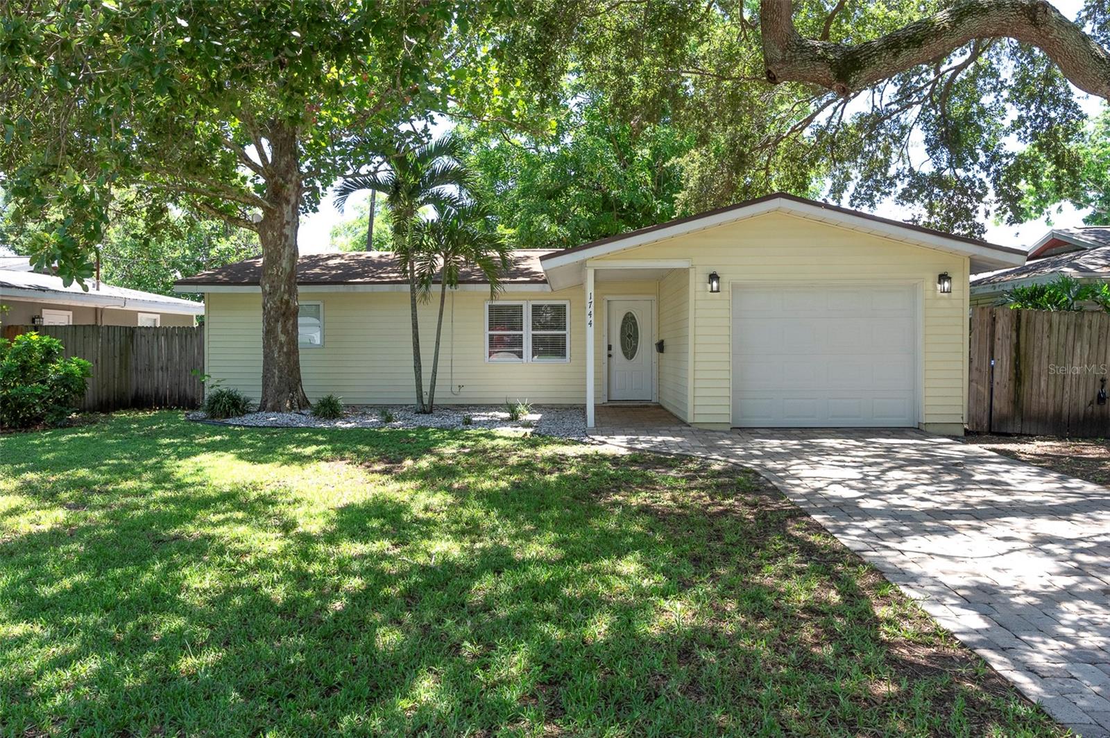 1744 26th, St Petersburg, FL 33713