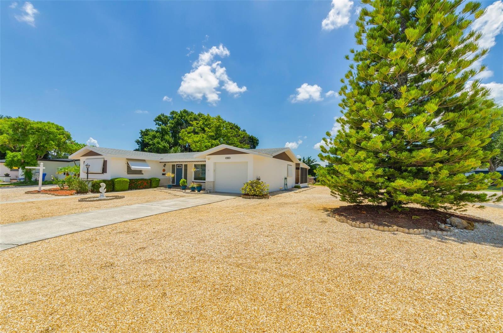 5992 32nd, St Petersburg, FL 33710