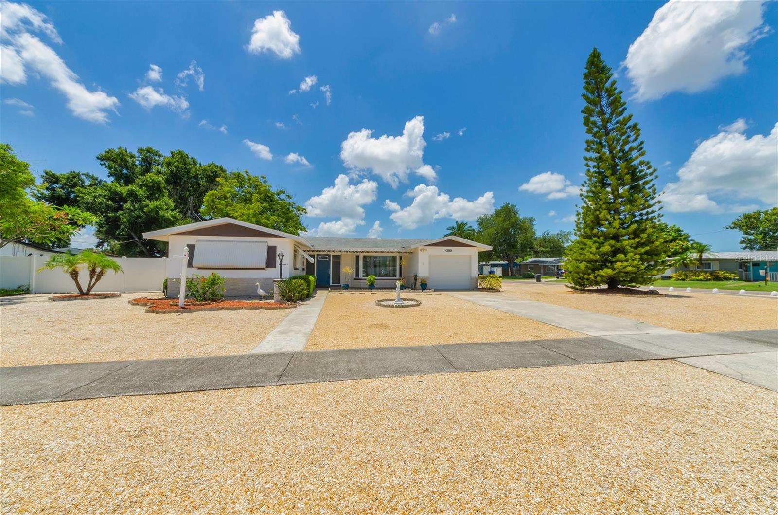 5992 32nd, St Petersburg, FL 33710