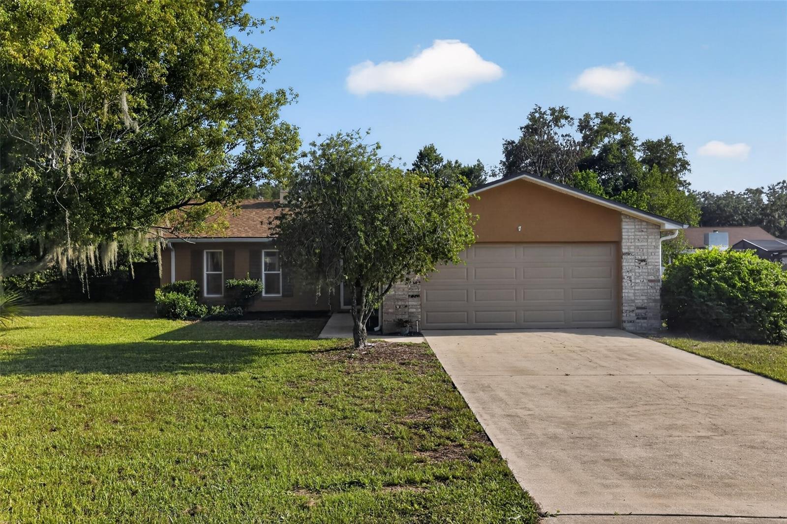 13635 Berkshire, Grand Island, FL 32735