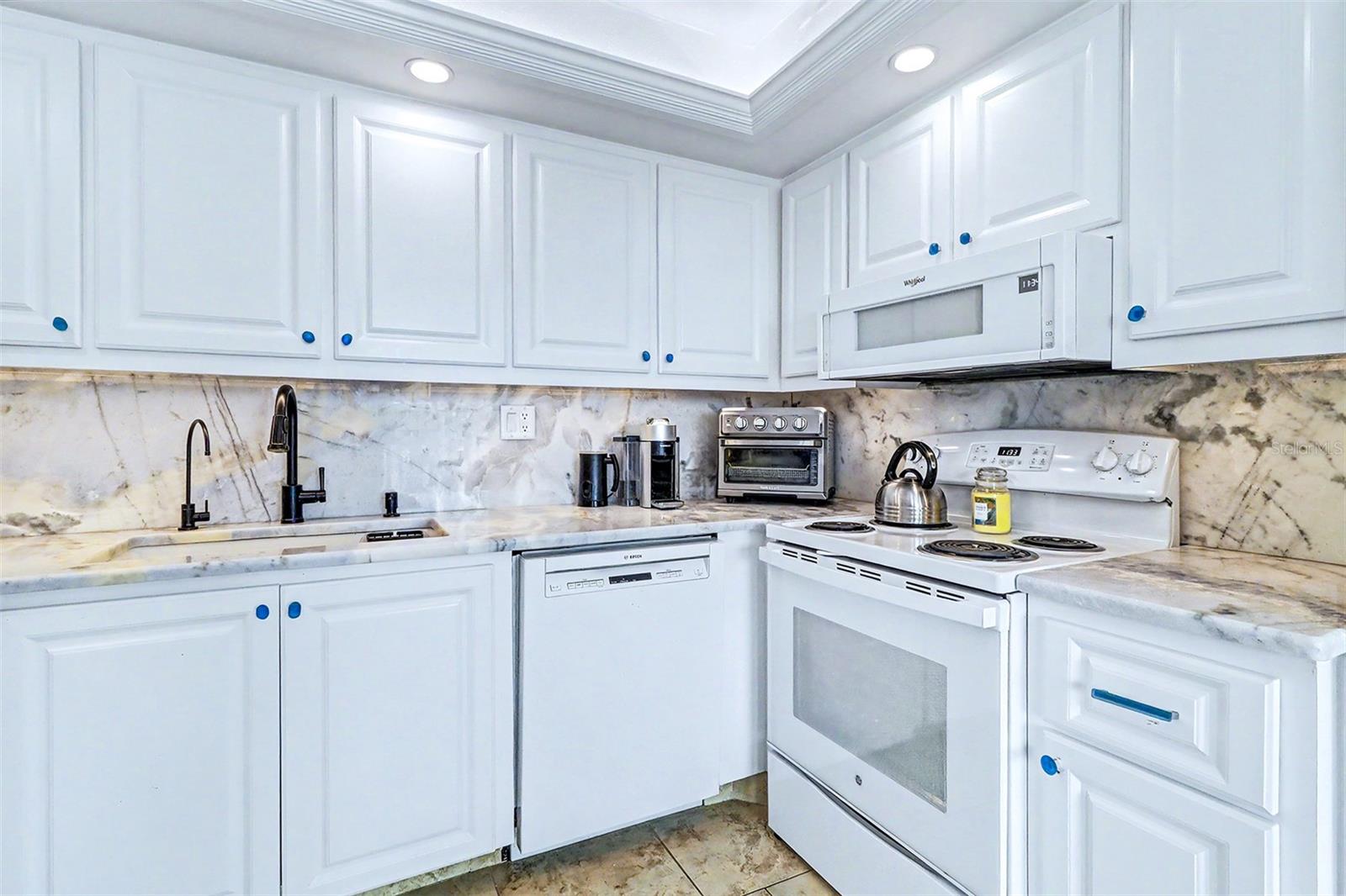 6145 Sun Unit 306, St Petersburg, FL 33715