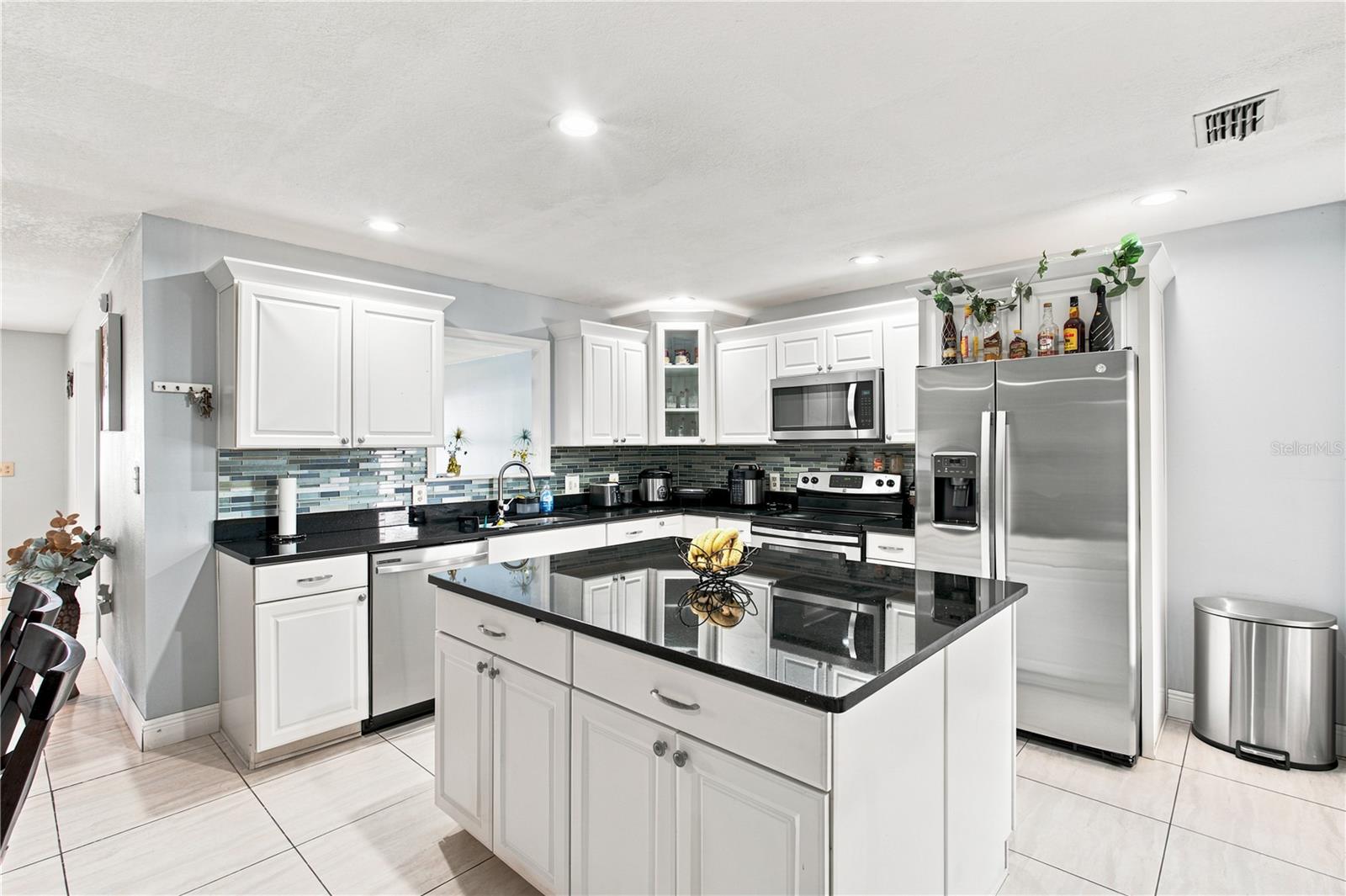 6513 Manhattan, Tampa, FL 33614