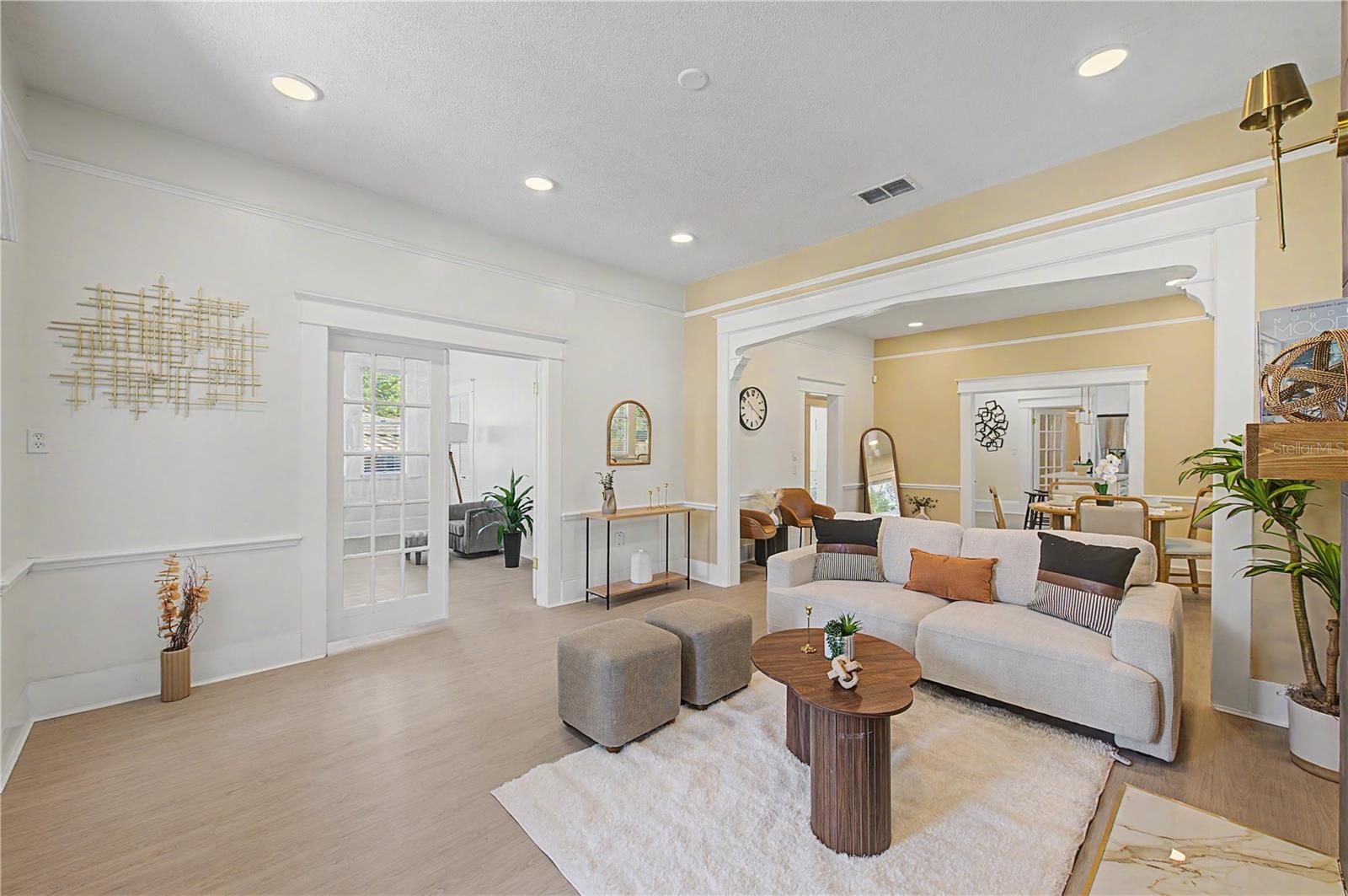 1920 Paris, Tampa, FL 33610