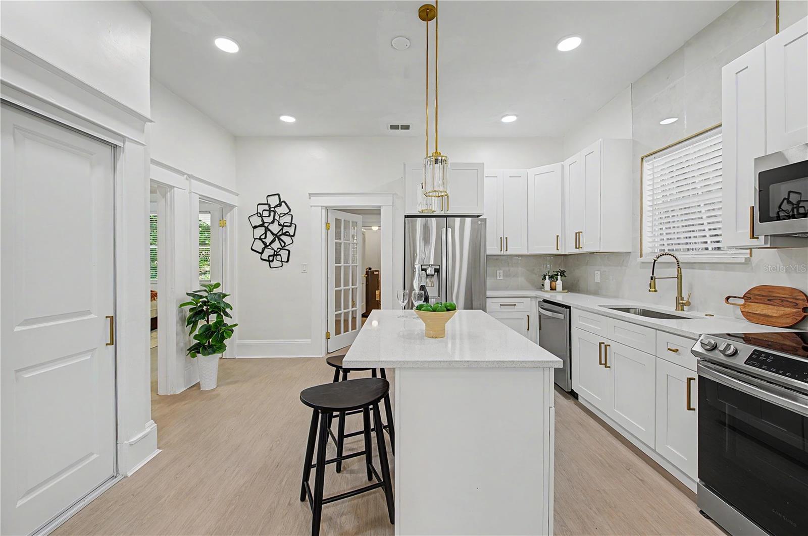 1920 Paris, Tampa, FL 33610
