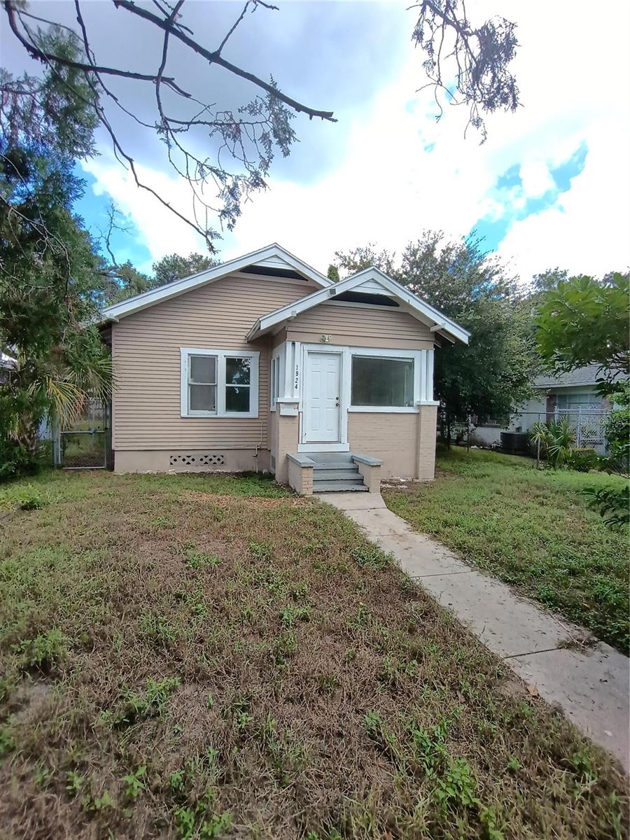 1924 30th, St Petersburg, FL 33712