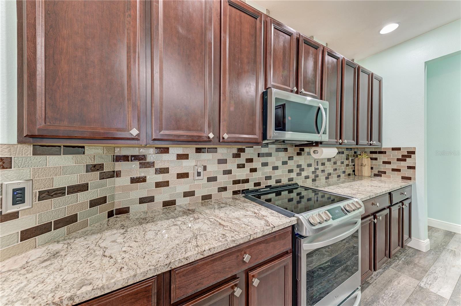 1656 Pinyon Pine Dr, Sarasota, FL 34240