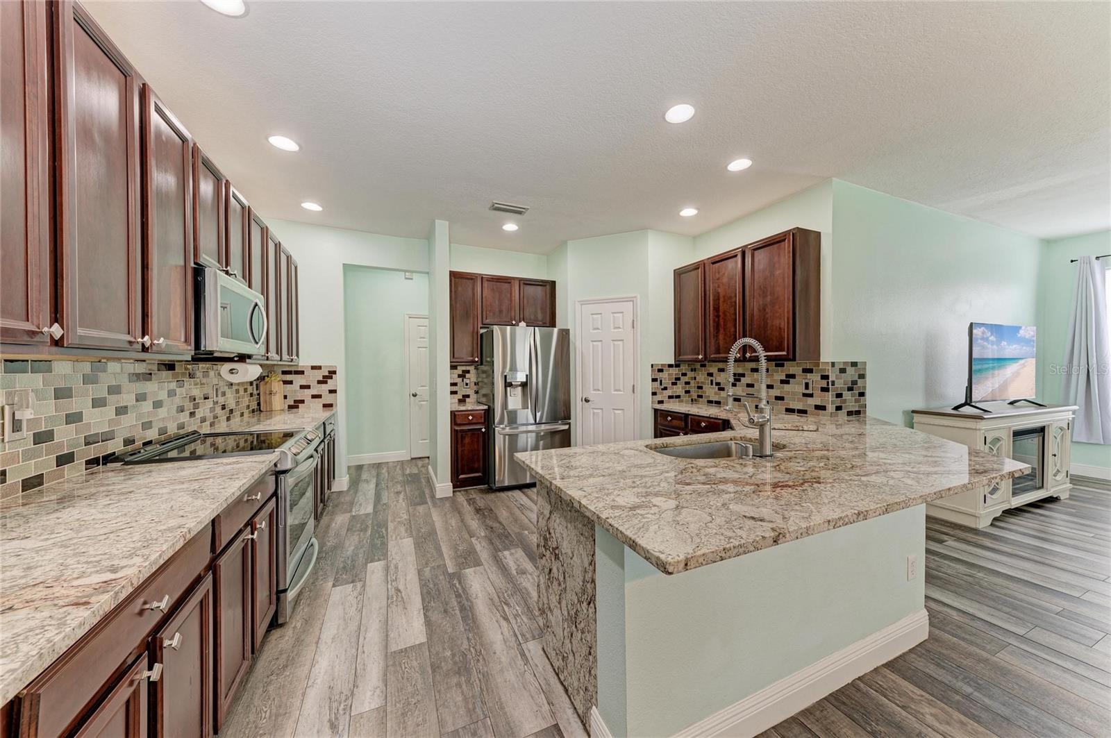 1656 Pinyon Pine Dr, Sarasota, FL 34240
