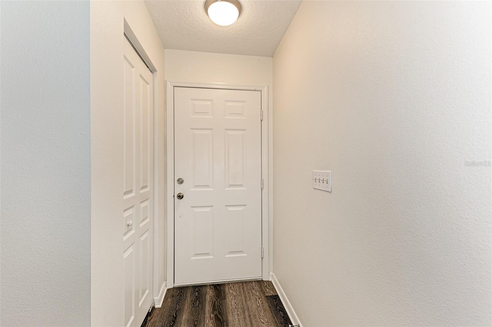 2046 Old Trevor, Sarasota, FL 34232