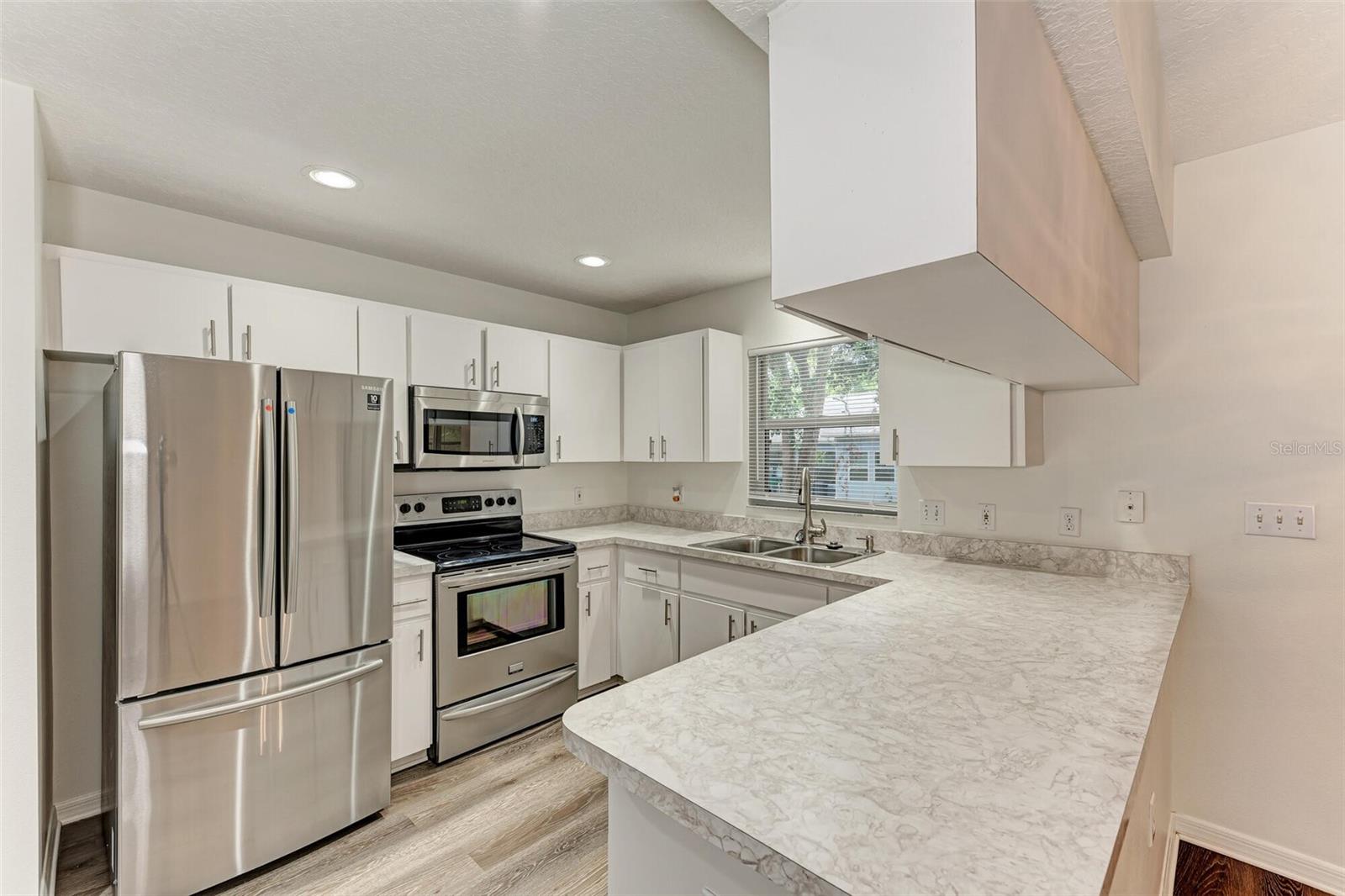 2046 Old Trevor, Sarasota, FL 34232