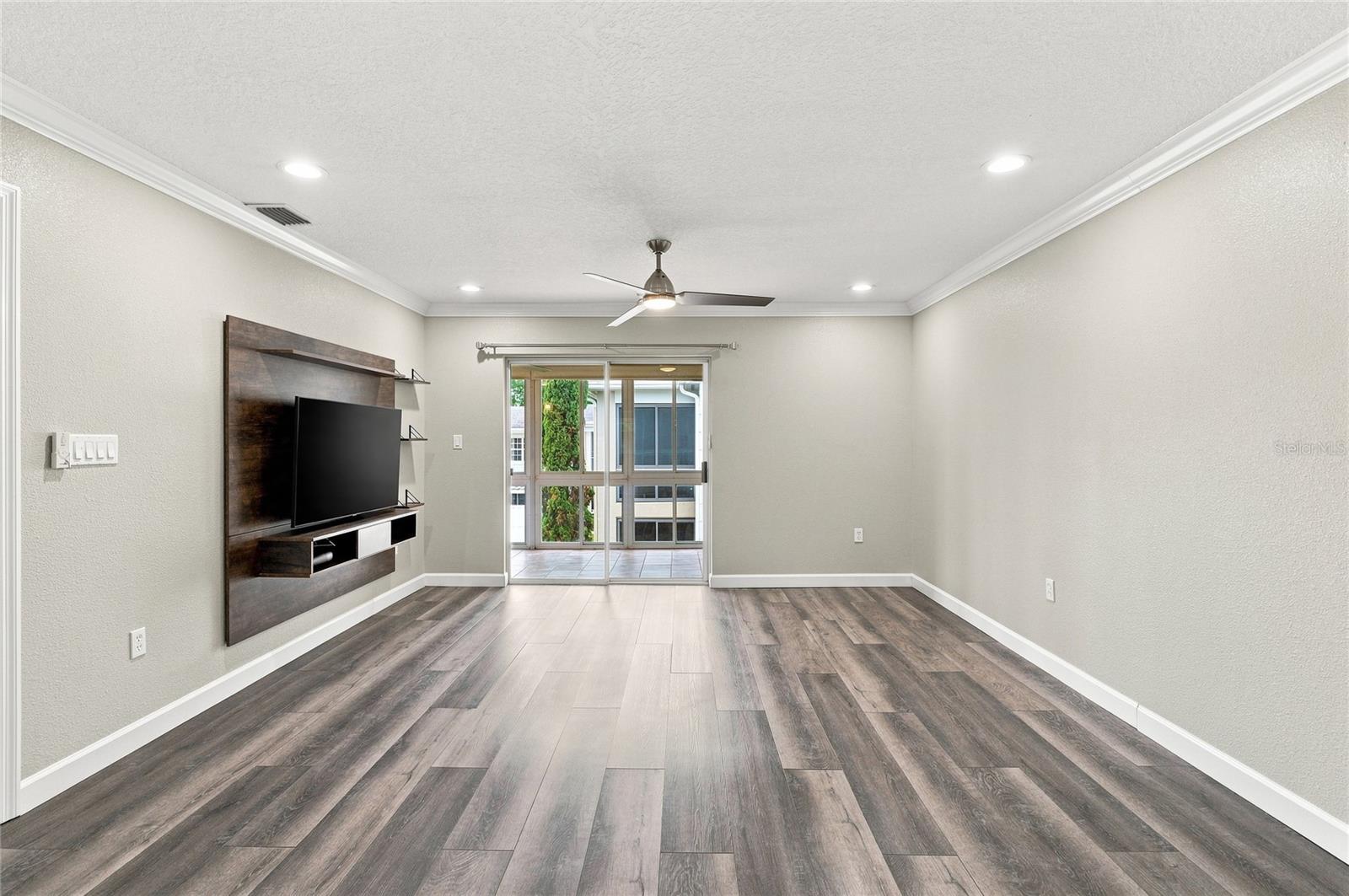 689 Lake Howard Unit 213, Winter Haven, FL 33880