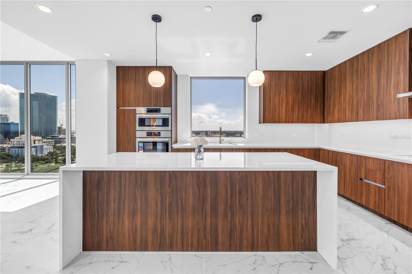 777 3rd Unit 1605, St Petersburg, FL 33701