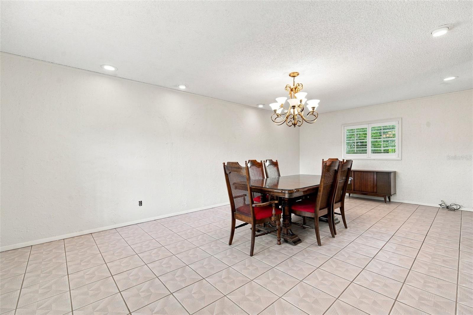 2705 Silver Lake, Tampa, FL 33614