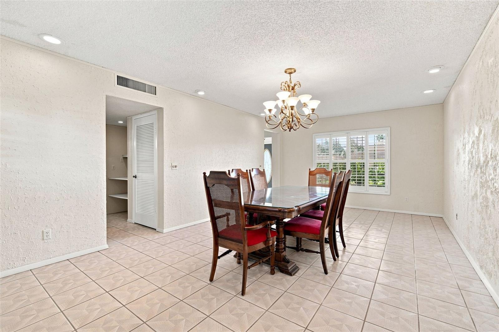 2705 Silver Lake, Tampa, FL 33614