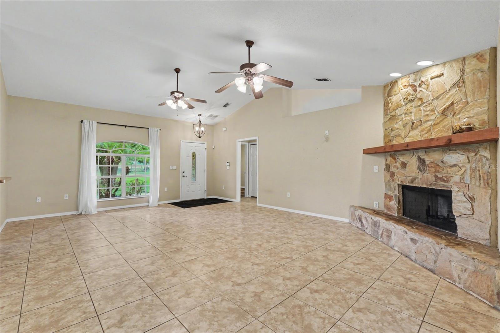 4618 Reola, Dover, FL 33527