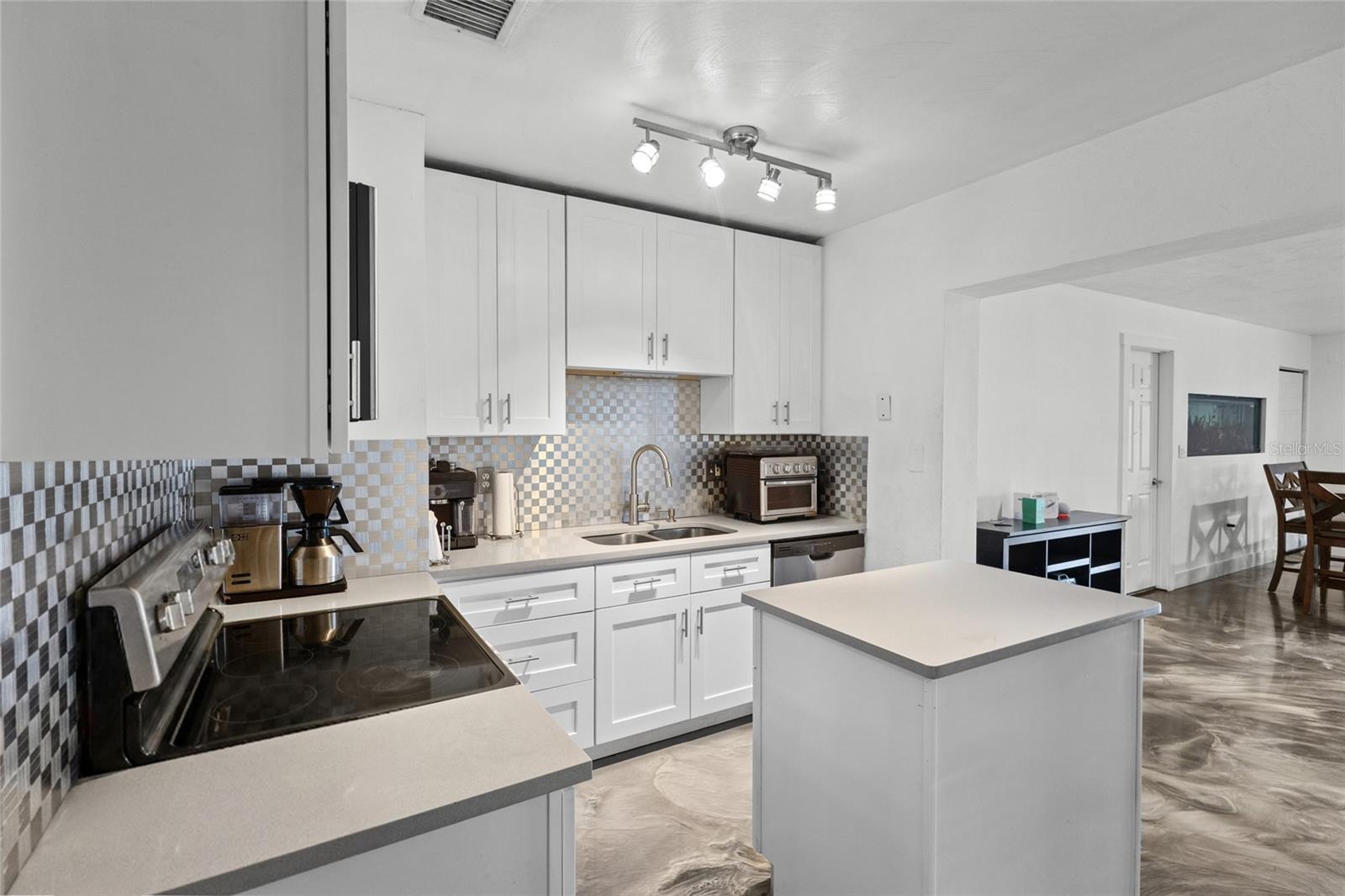311 62nd, Bradenton, FL 34209
