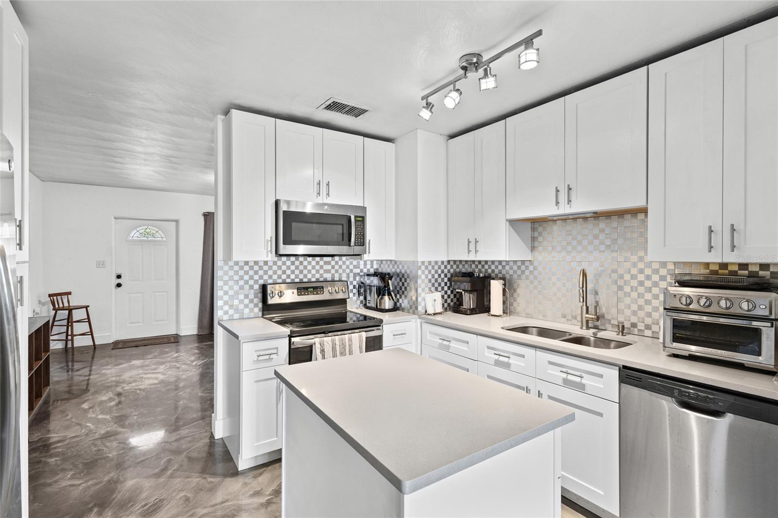 311 62nd, Bradenton, FL 34209