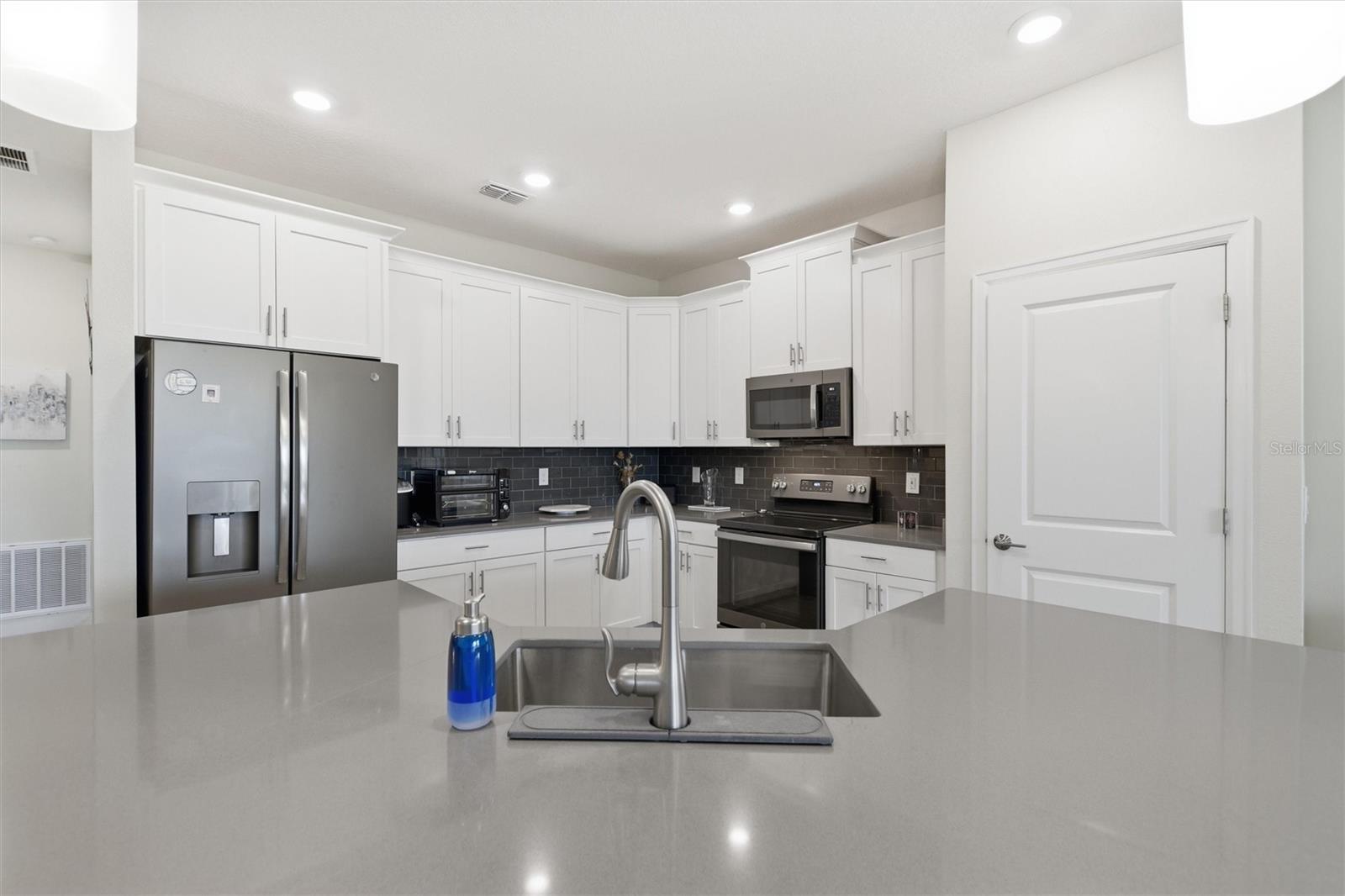 1077 Downswing Pl, Davenport, FL 33896