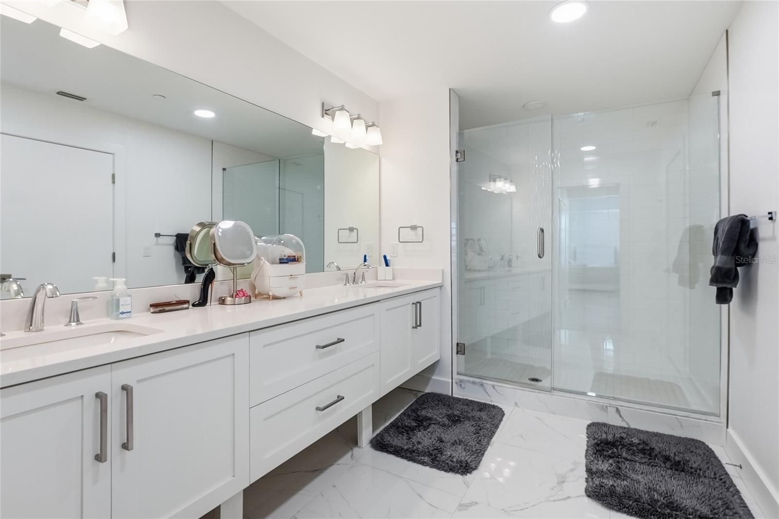 415 Island Way Unit 204, Clearwater, FL 33767