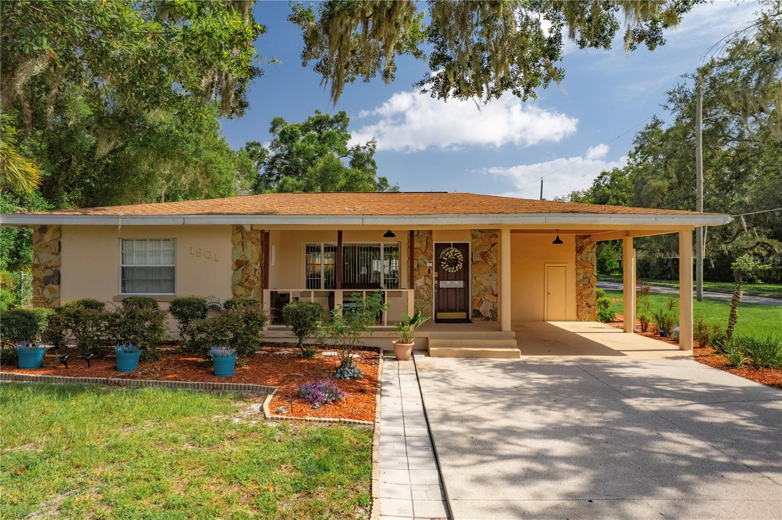 1901 Paris, Tampa, FL 33610