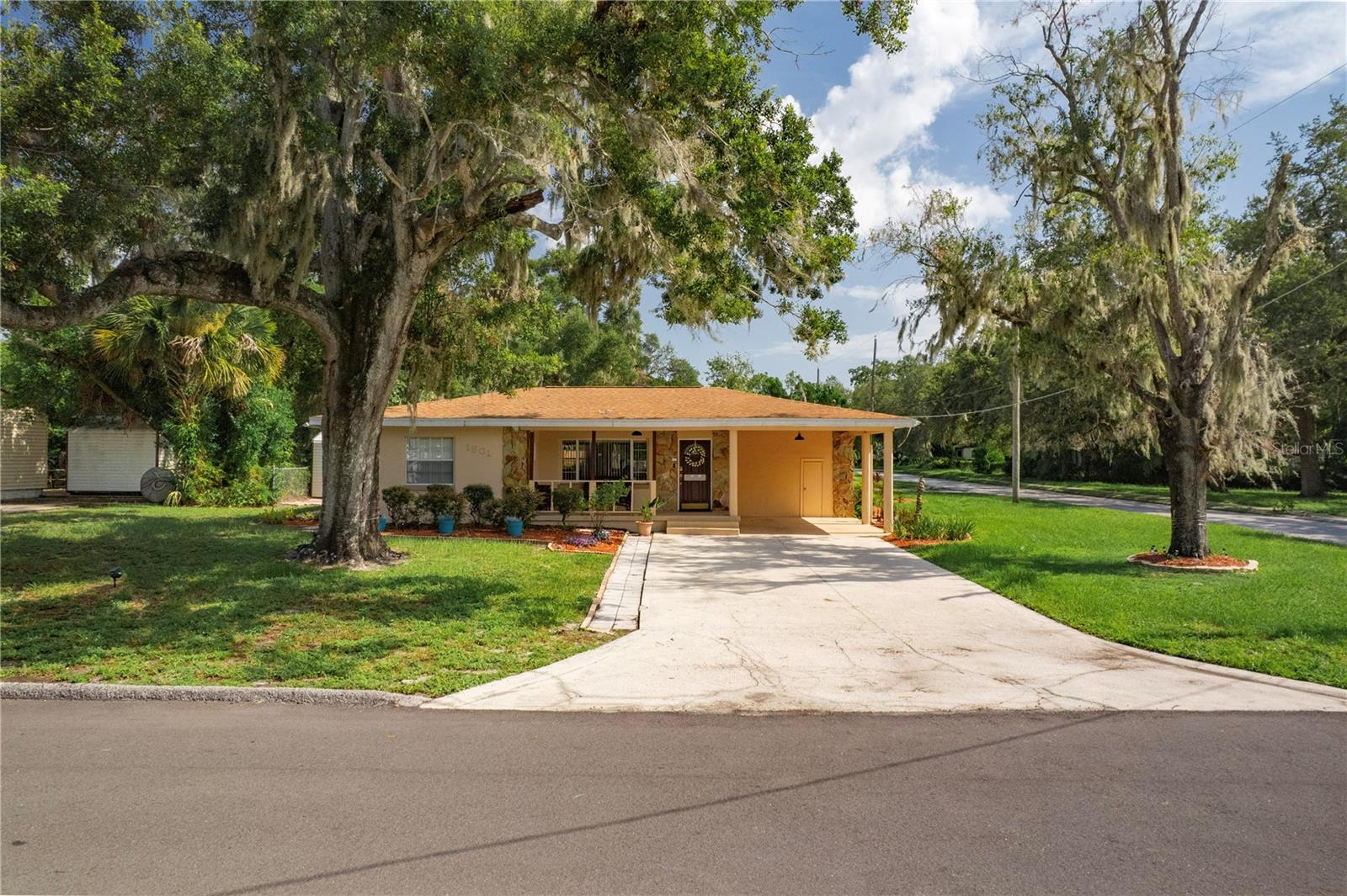1901 Paris, Tampa, FL 33610