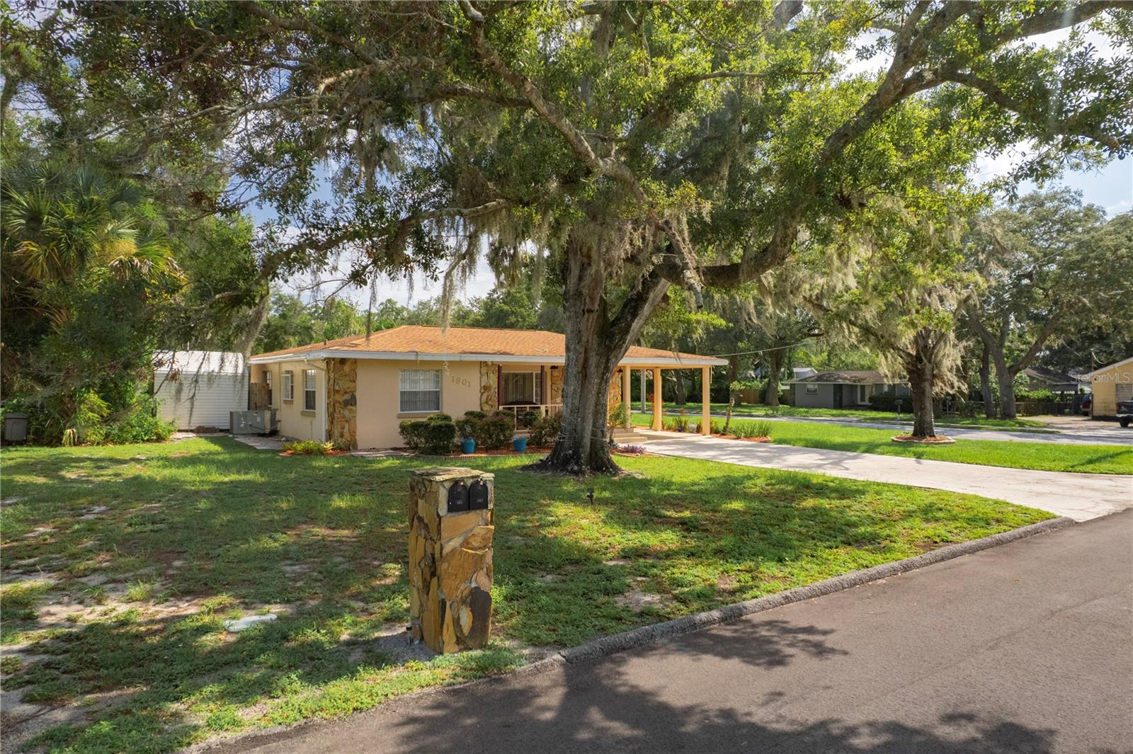 1901 Paris, Tampa, FL 33610