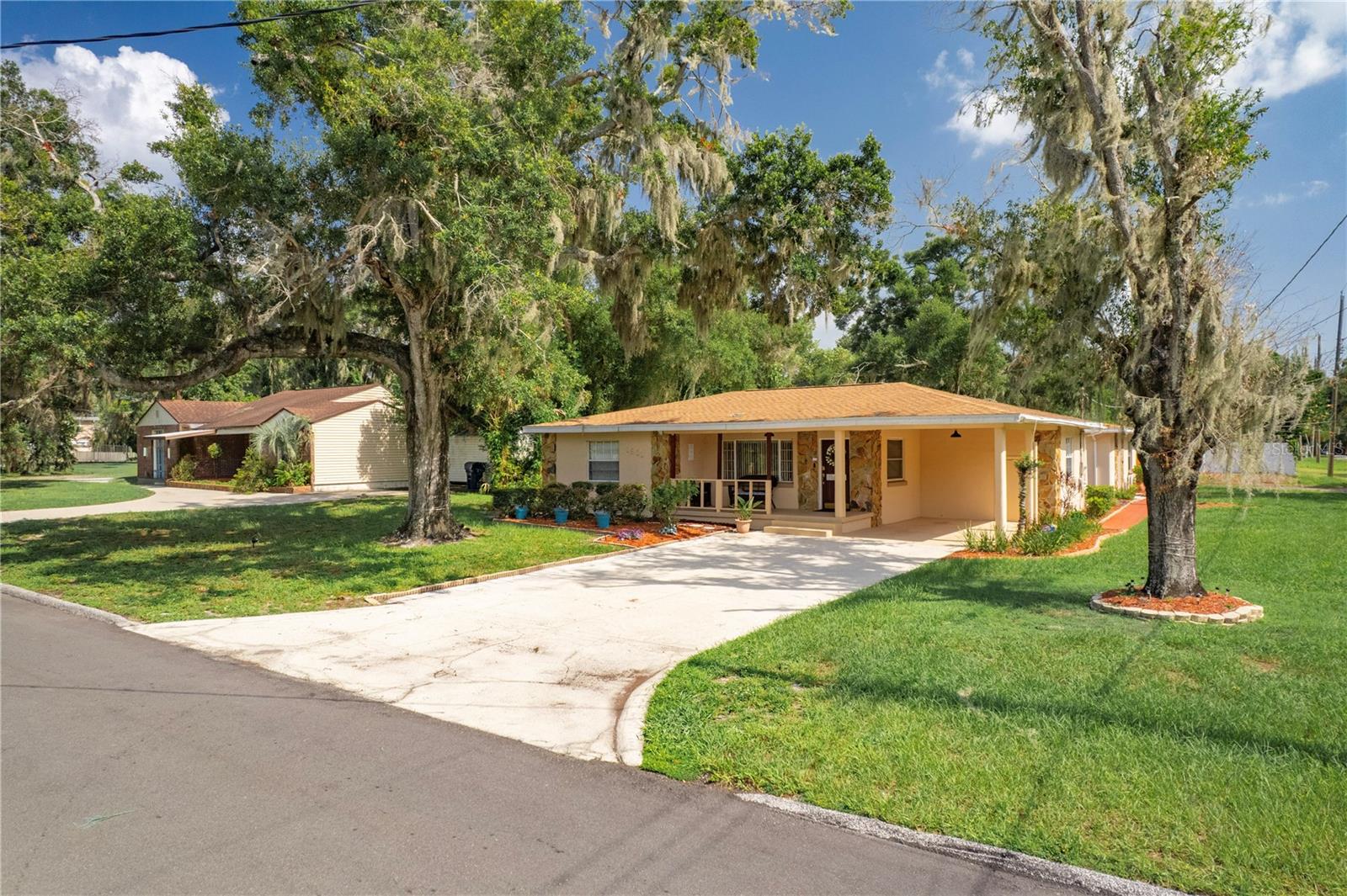 1901 Paris, Tampa, FL 33610