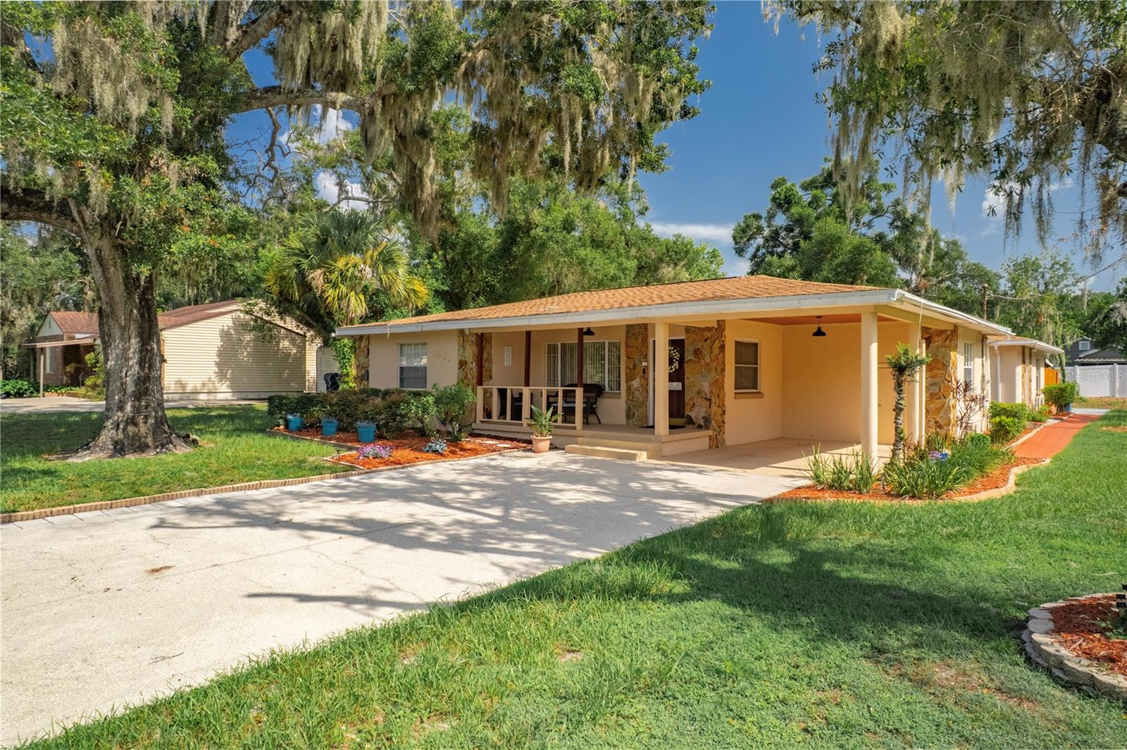 1901 Paris, Tampa, FL 33610