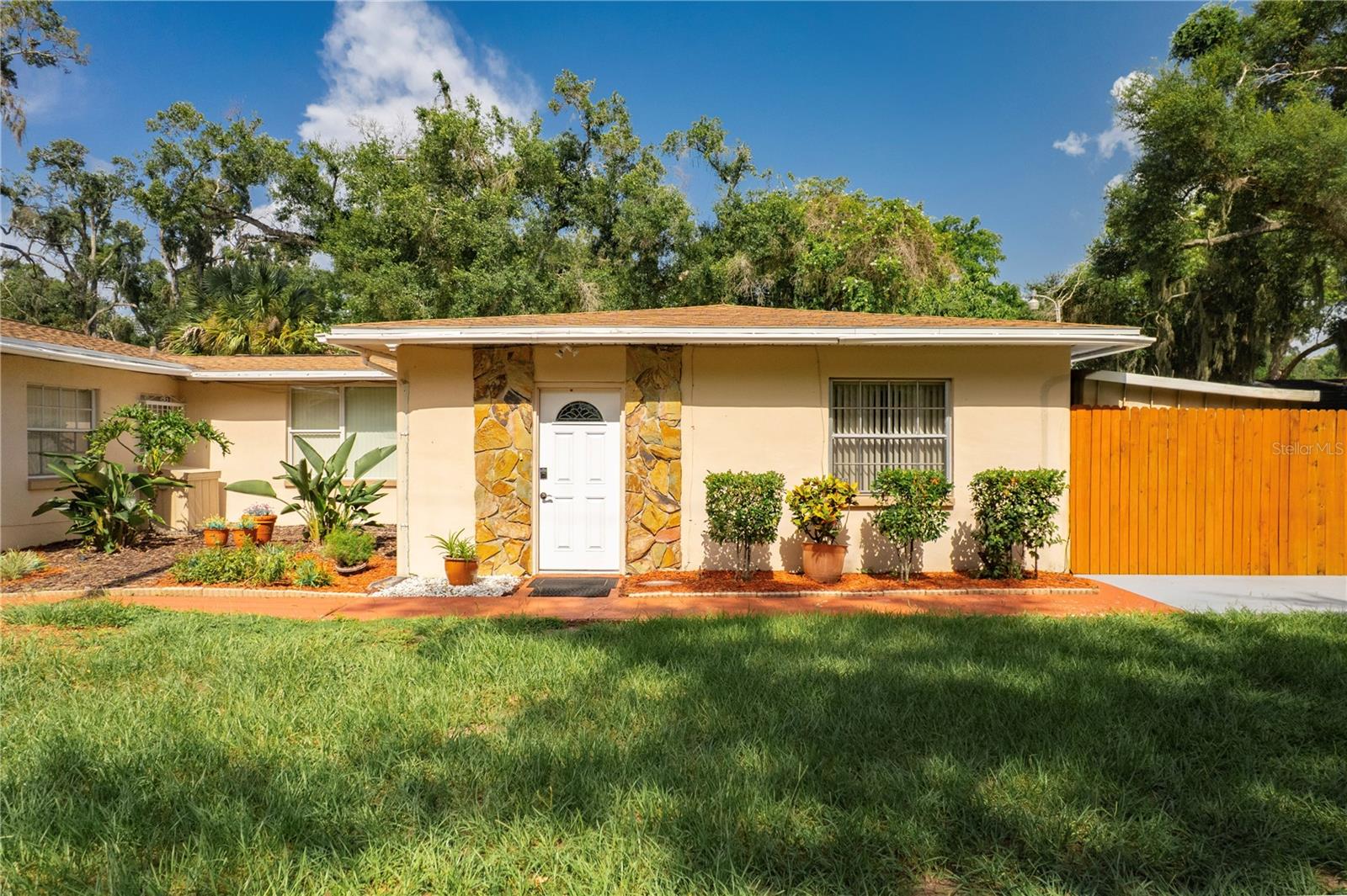 1901 Paris, Tampa, FL 33610