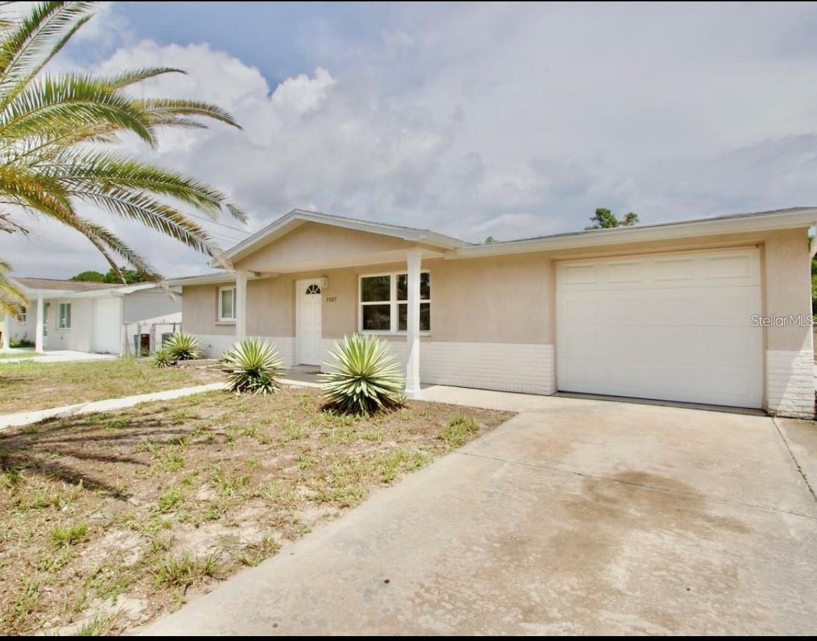7407 University, Hudson, FL 34667
