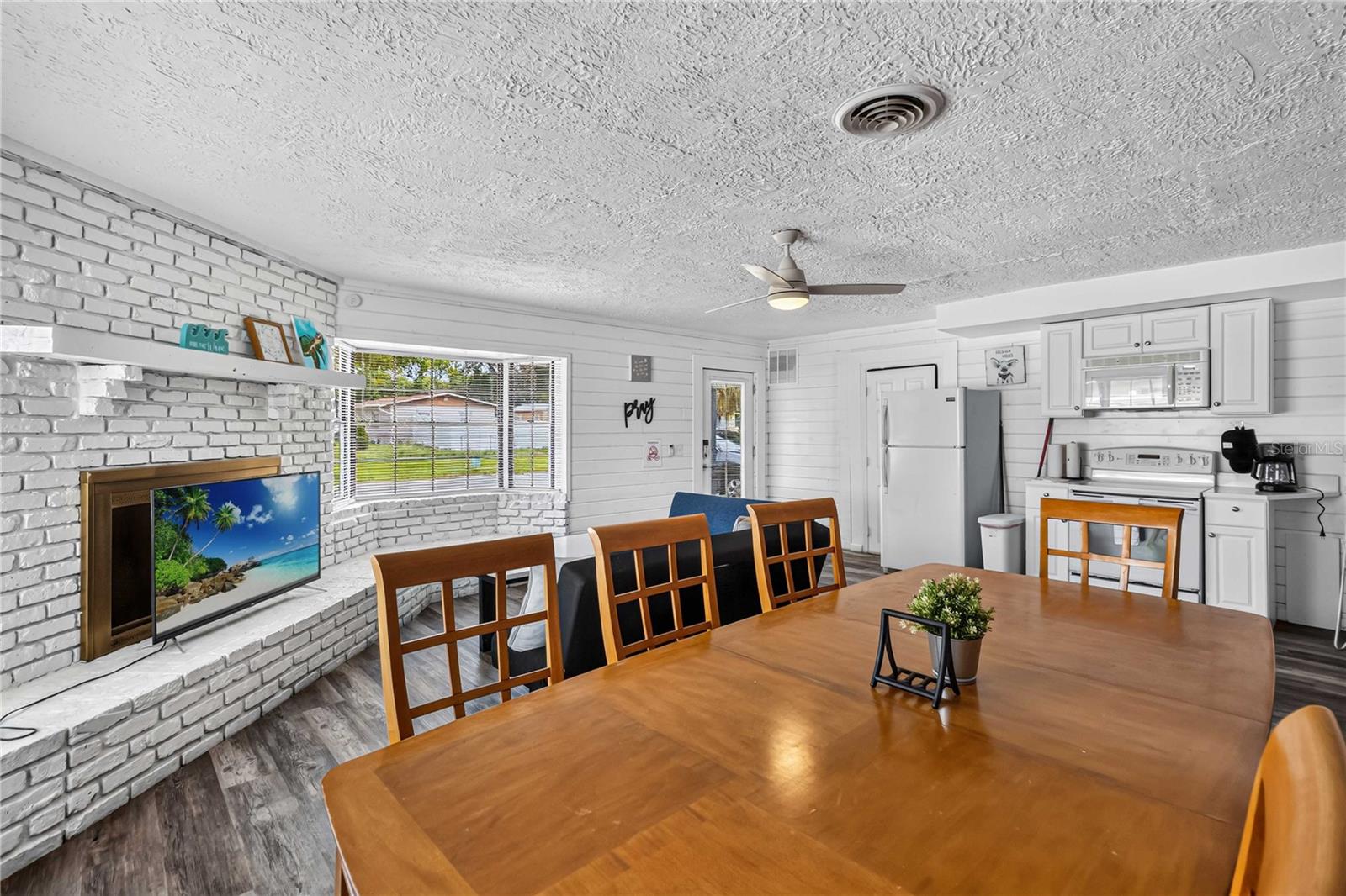 745 Hillview, Altamonte Springs, FL 32714